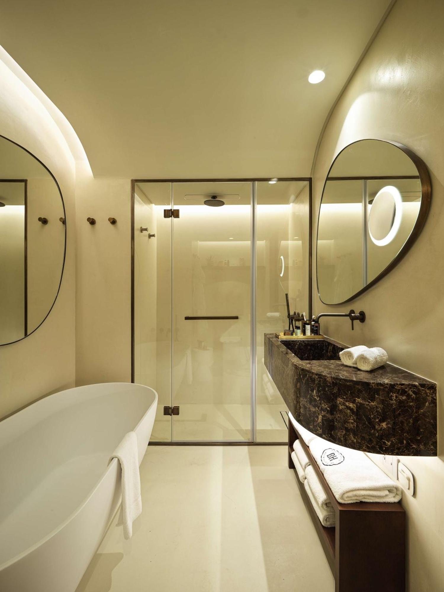 Deluxe Suite mit Kingsize-Bett und Meerblick